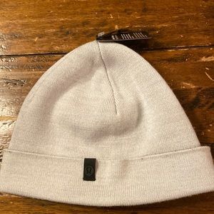 Lululemon alpine air beanie